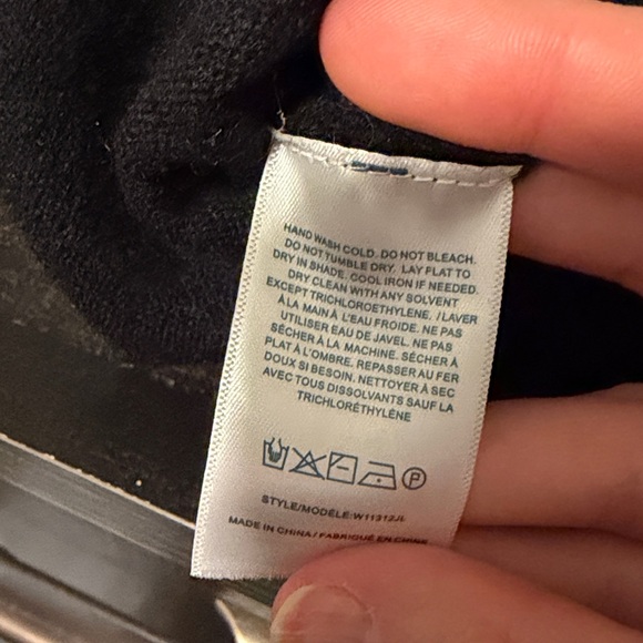 Guest in Residence Featherweight Cropped Cashmere Sweater Tee Black Size Small - Picture 9 of 12